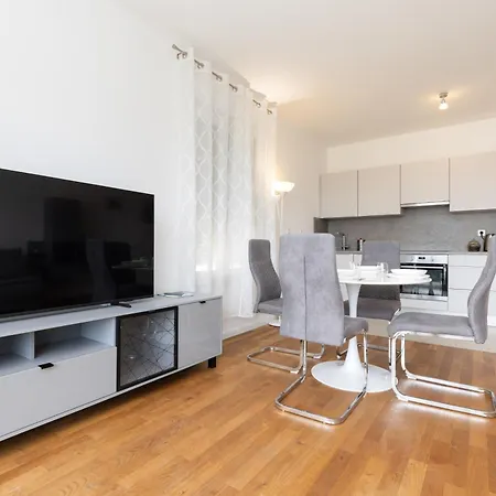 Nava-apartment With Beutiful View And Garage Space Apartment