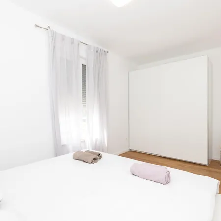Nava-apartment With Beutiful View And Garage Space *