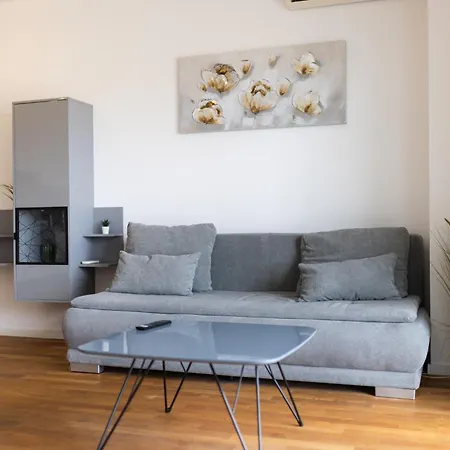 Nava-apartment With Beutiful View And Garage Space *