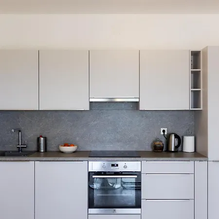 Nava-apartment With Beutiful View And Garage Space Lejlighed *