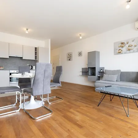Nava-apartment With Beutiful View And Garage Space Apartment *