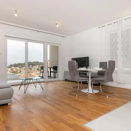 Nava-apartment With Beutiful View And Garage Space * Mali Losinj