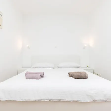 Nava-apartment With Beutiful View And Garage Space Mali Lošinj